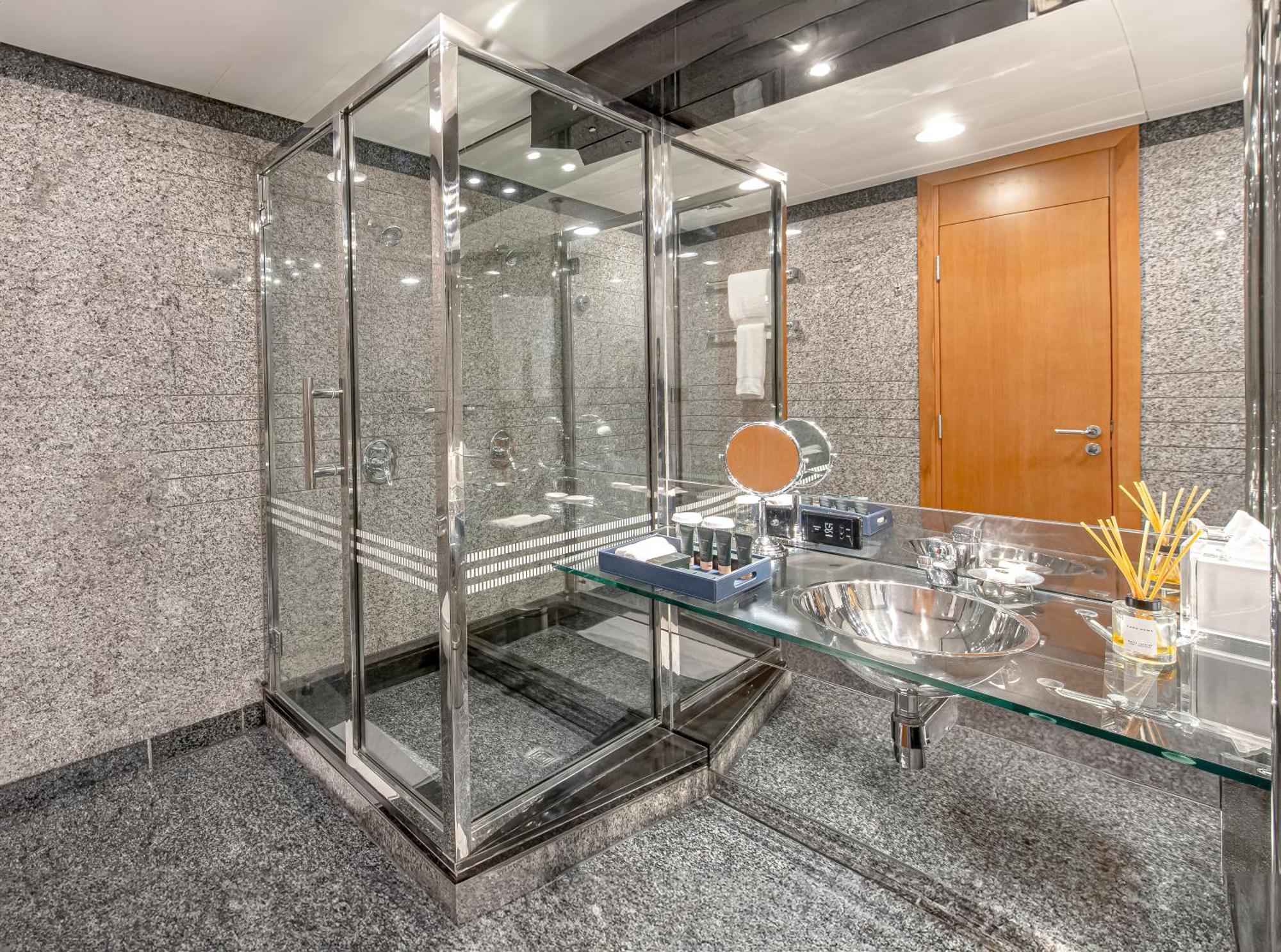 Executive Suite One King,1591483466:JPEG